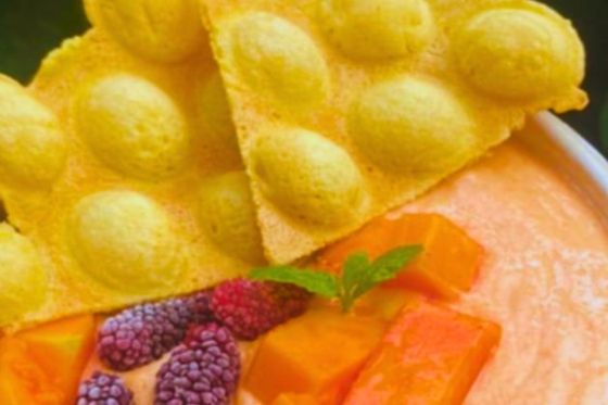 A plated breakfast of fruit, mulberries and papaya