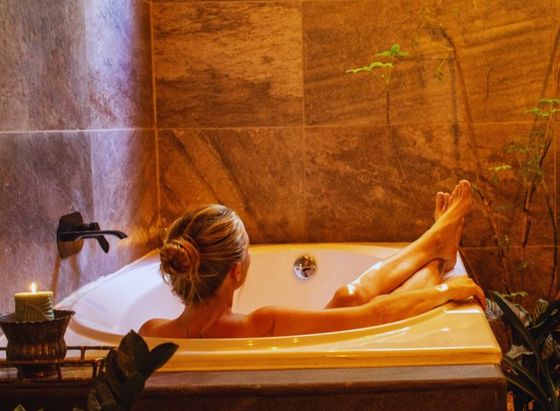 The bathtub in a private luxury suite